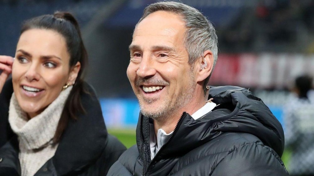 开云体育平台-转会期法兰克福调整名单以备德甲犹他爵士今夜完成体检,现场解说直呼:转折点波尔图战术微调的简单介绍